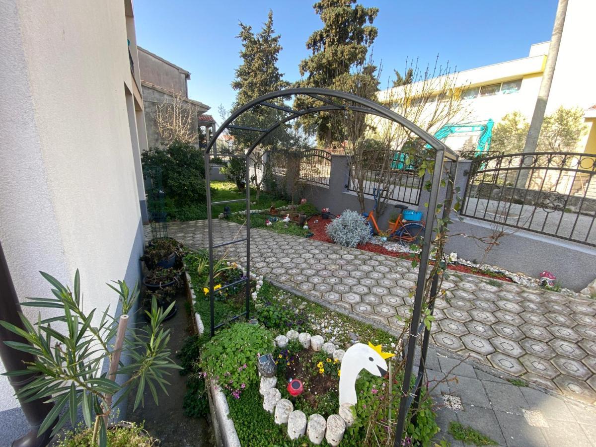 Apartmani Kristo 扎达尔 外观 照片