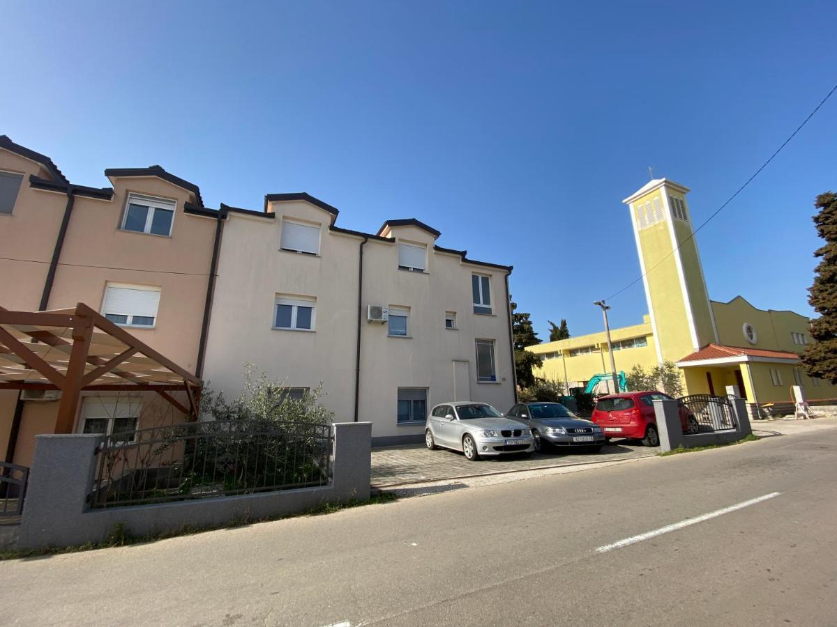 Apartmani Kristo 扎达尔 外观 照片